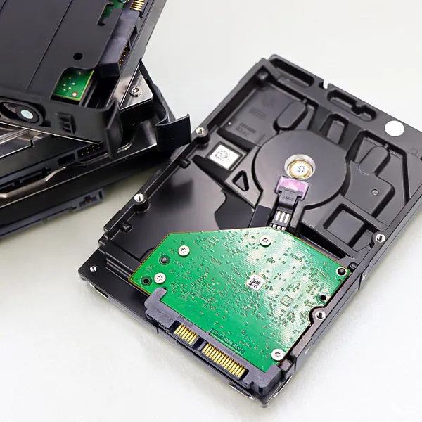 Hard disk drives – computer storage and accessories supplied by Tibleino General Trading